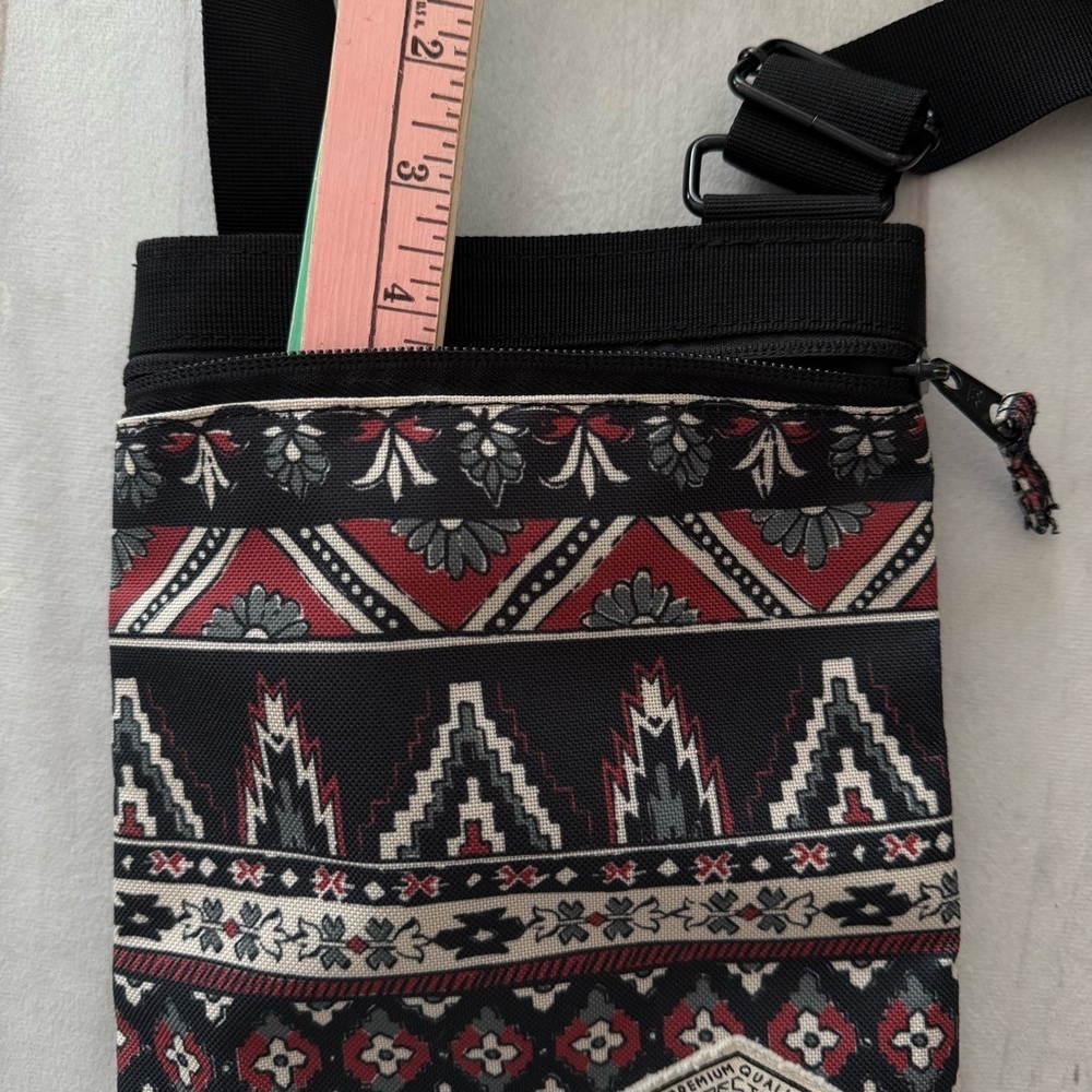 Billabong Aztec Print Multicolor Shoulder Crossbody Bag Purse Boho Casual Travel - Picture 13 of 15